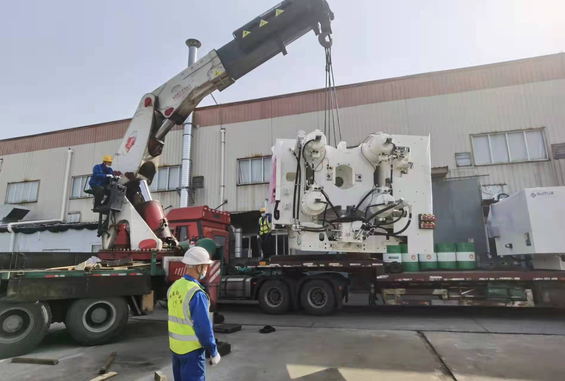 上海大型注塑機(jī)設(shè)備吊裝搬運施工